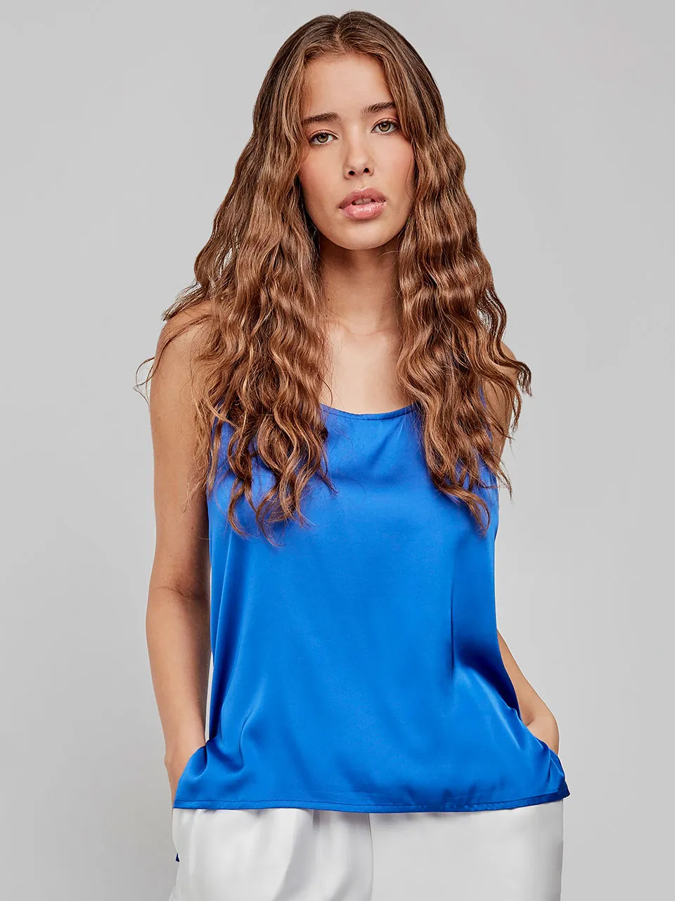 Camiseta pijama Gisela mujer tirantes tejido satinado azul y verde 20261